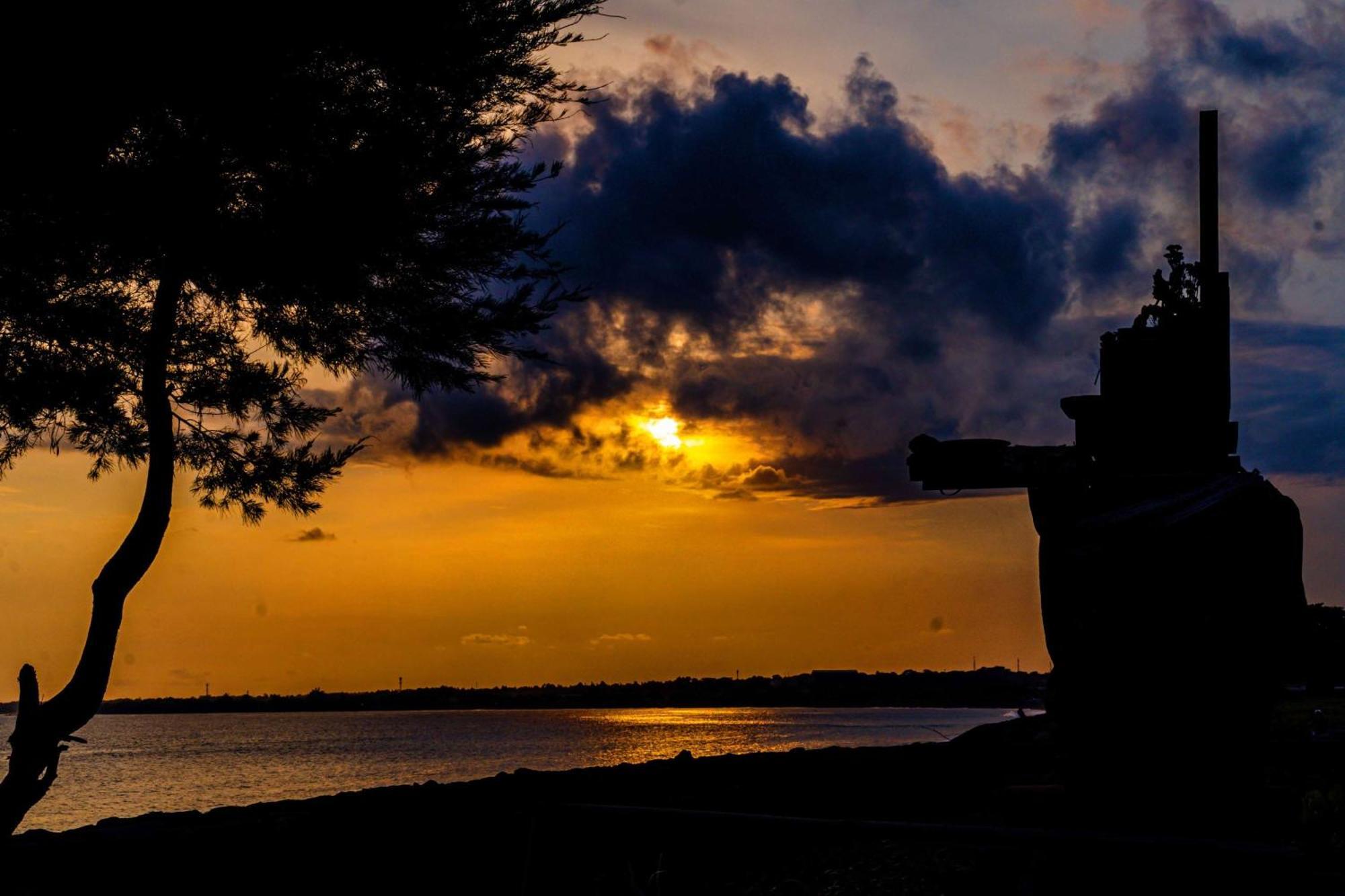 Wyndham Tamansari Jivva Resort Bali Siyut Zewnętrze zdjęcie Sunset at Lake Worth