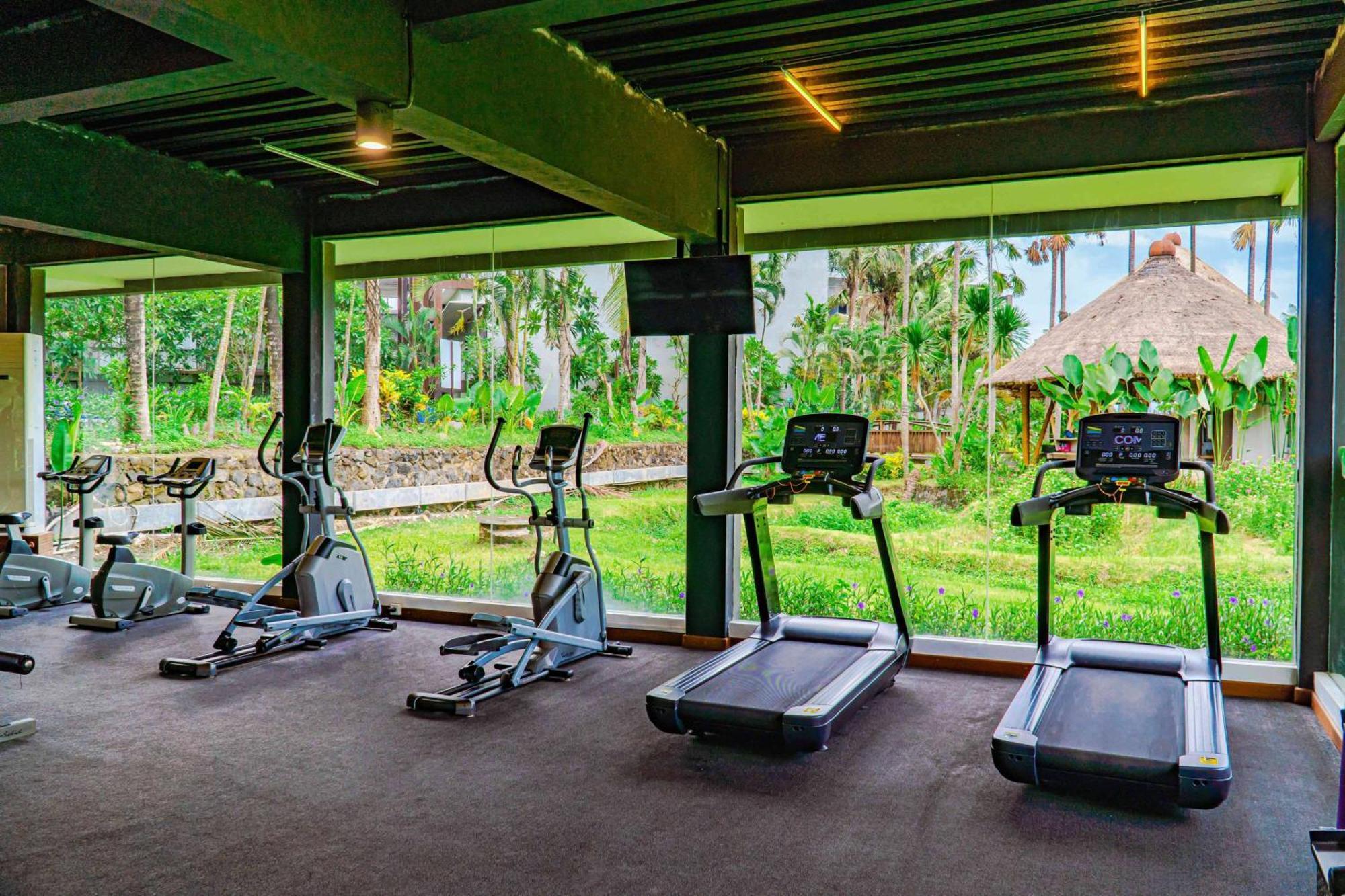 Wyndham Tamansari Jivva Resort Bali Siyut Zewnętrze zdjęcie The gym at the resort