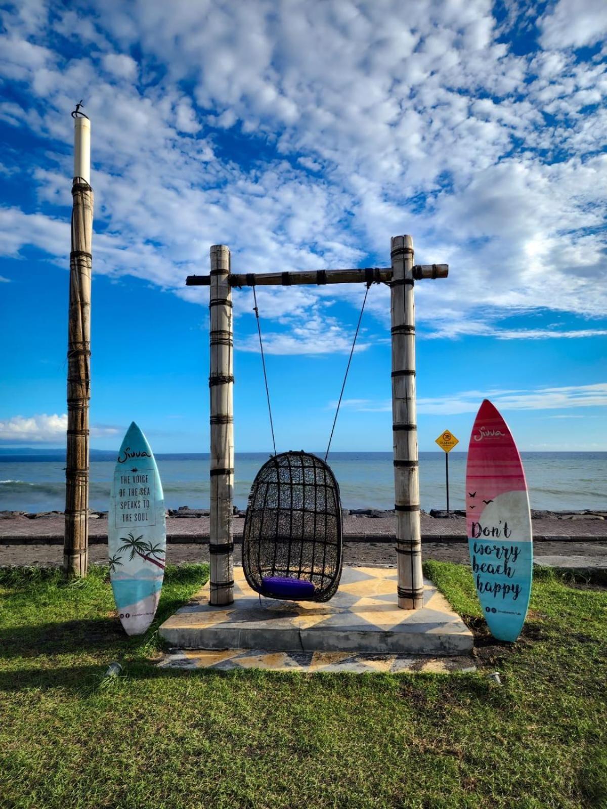 Wyndham Tamansari Jivva Resort Bali Siyut Zewnętrze zdjęcie The swing at the beach