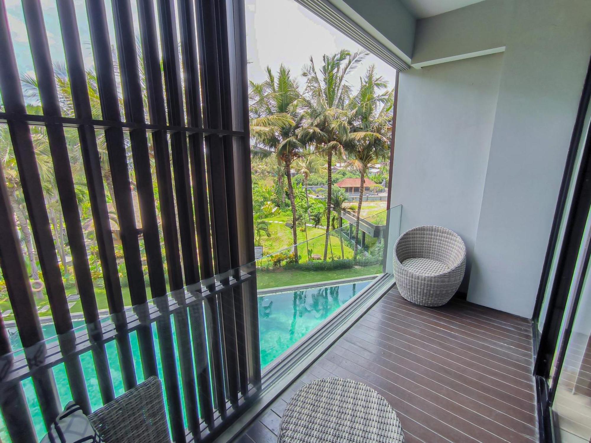 Wyndham Tamansari Jivva Resort Bali Siyut Zewnętrze zdjęcie A balcony in a condominium