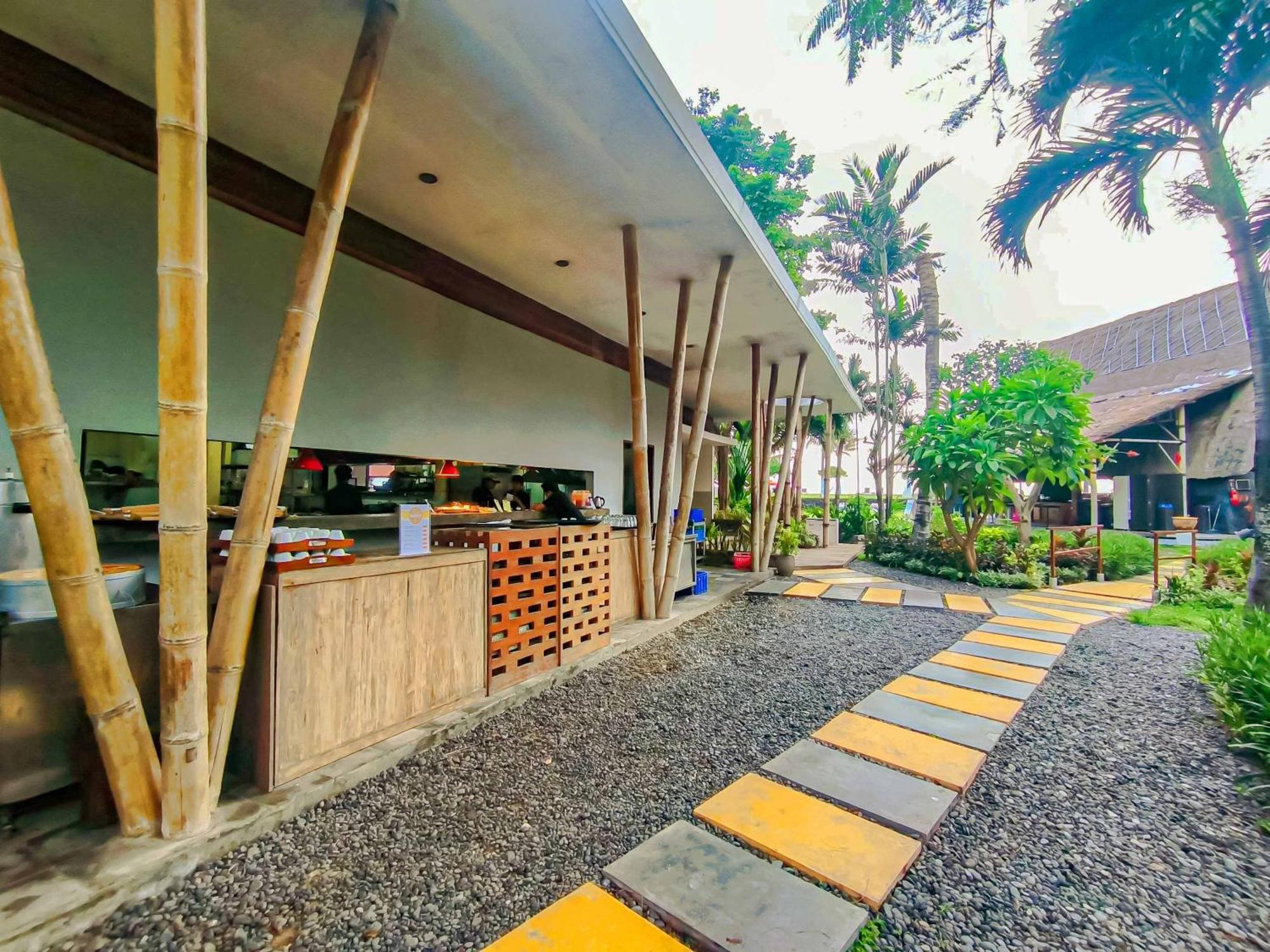 Wyndham Tamansari Jivva Resort Bali Siyut Zewnętrze zdjęcie The restaurant at the resort