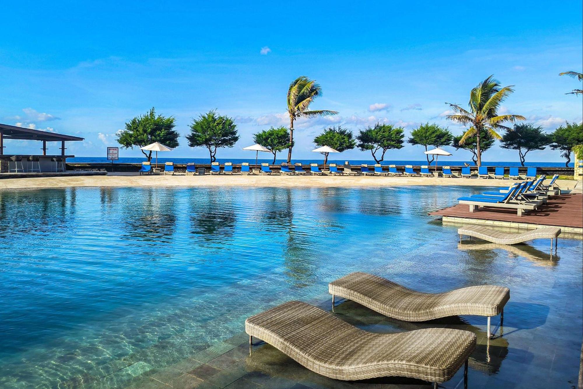 Wyndham Tamansari Jivva Resort Bali Siyut Zewnętrze zdjęcie The beach at the hotel