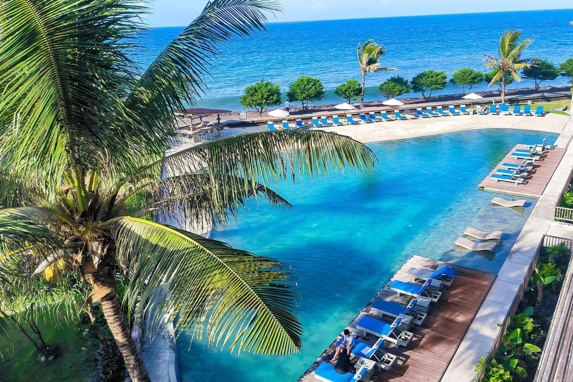 Wyndham Tamansari Jivva Resort Bali Siyut Zewnętrze zdjęcie The beach at the Sheraton Maldives Resort & Spa